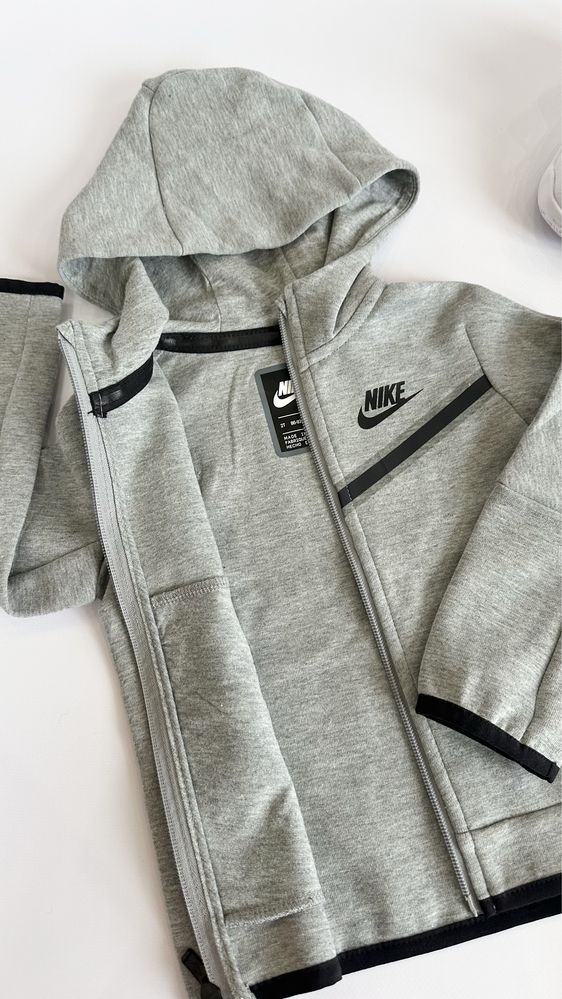 Продам дитячий спортивний костюм Nike Sportswear Tech Fleece, оригінал