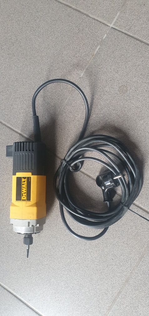 Frezarka górnowrzecionowa  Dewalt