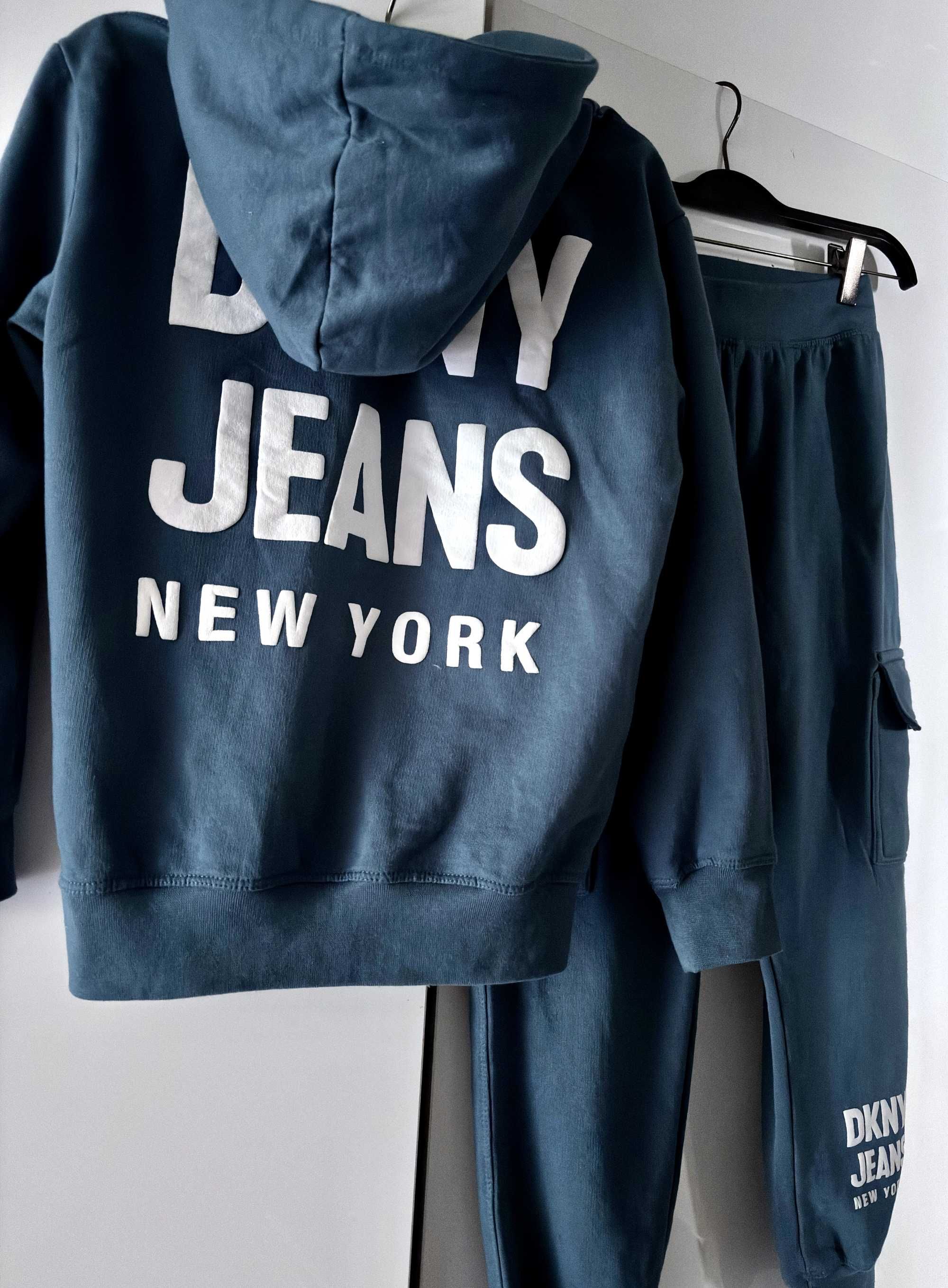 Dres bluza i spodnie z kieszeniami DKNY Jeans NOWY, 134 140