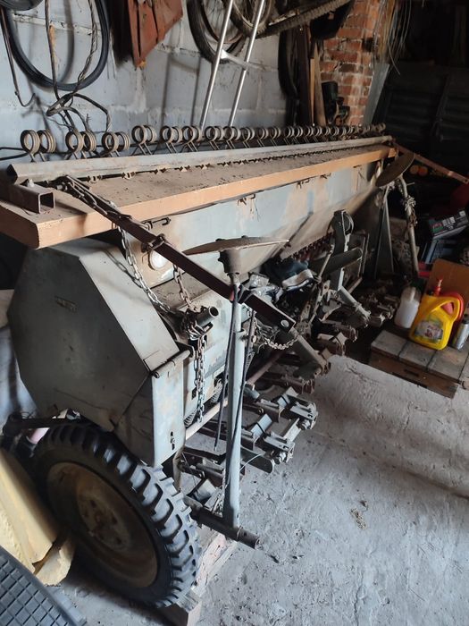 Siewnik Poznaniak 2,7m stan bardzo dobry z dociskiem