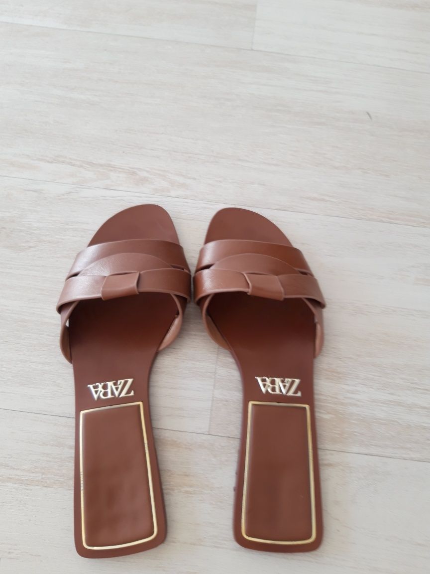 Sandálias castanhas Zara