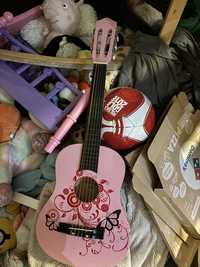 Różowa gitara klasyczna