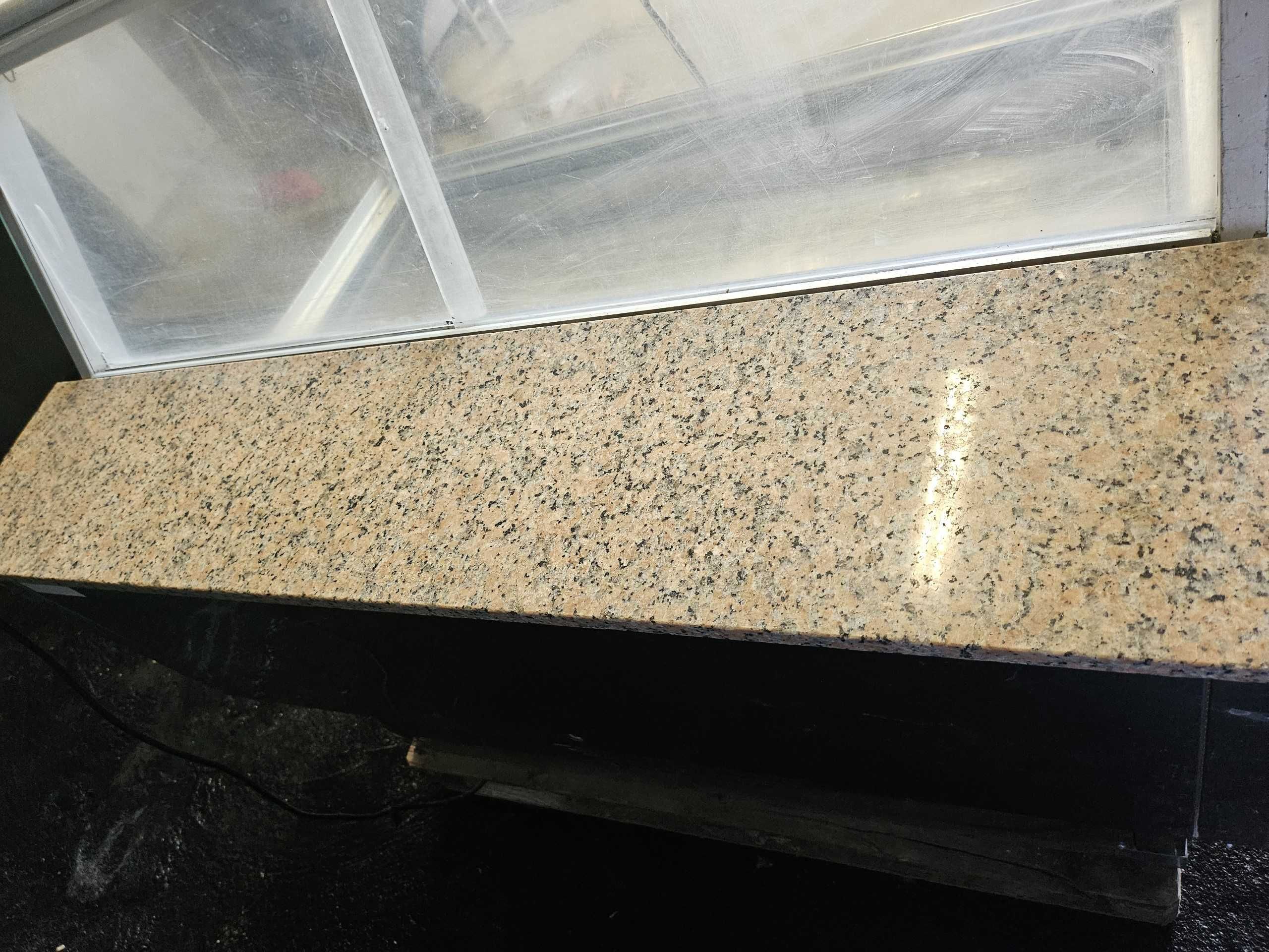 Vitrine com mesa fria para peixe ou carne