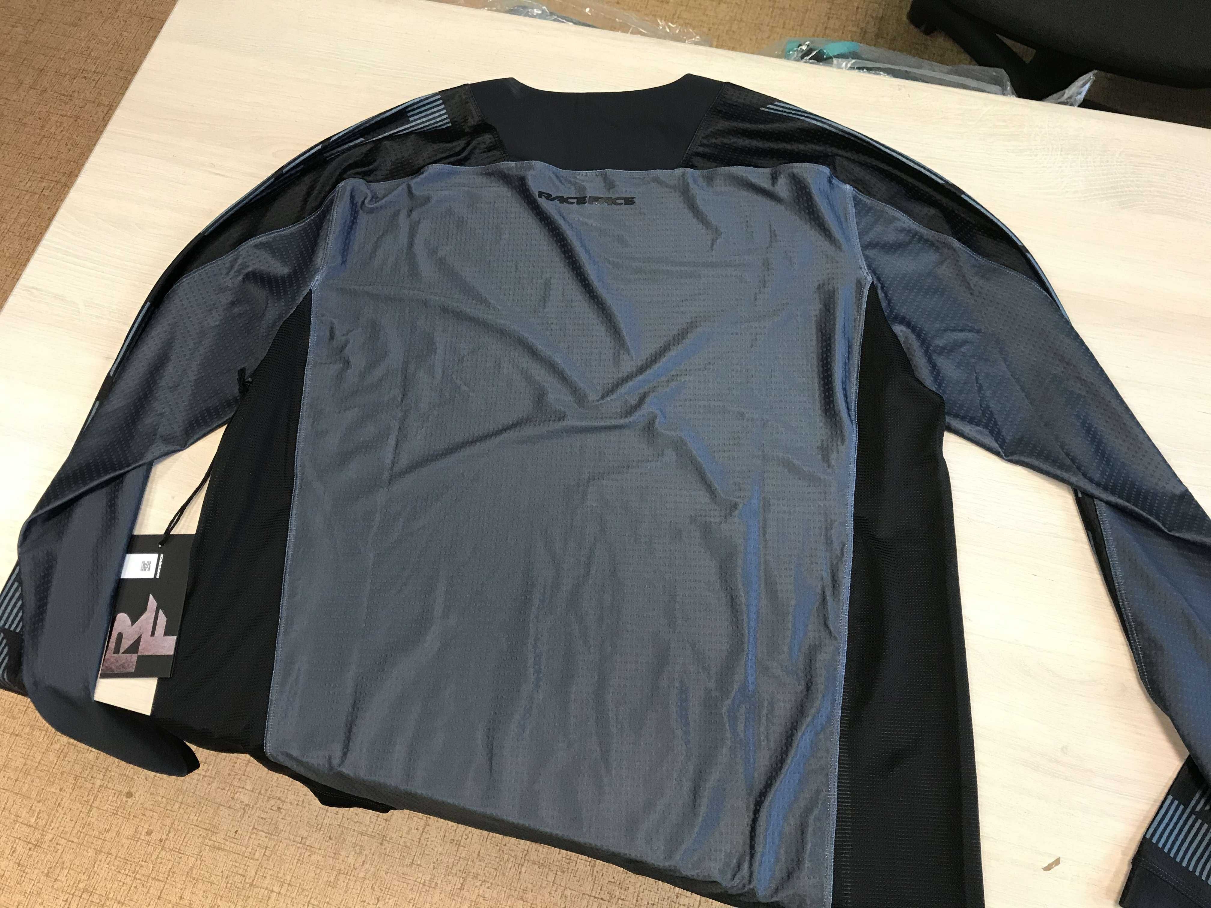 Велофутболка велокофта джерси RaceFace Ruxton LS Jersey Black Large