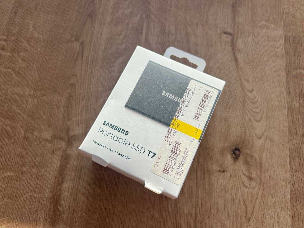 Pudelko od Samsung T7 SSD 2TB