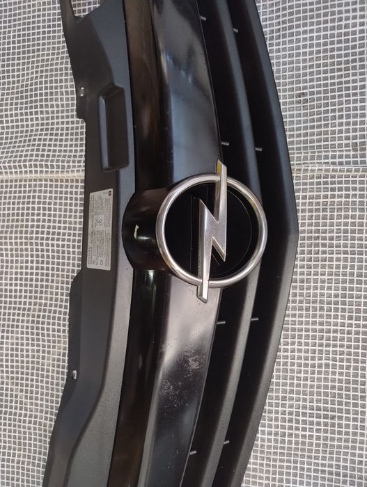 Opel Astra H 3D GTC grill atrapa czarna kod z20r wysyłka