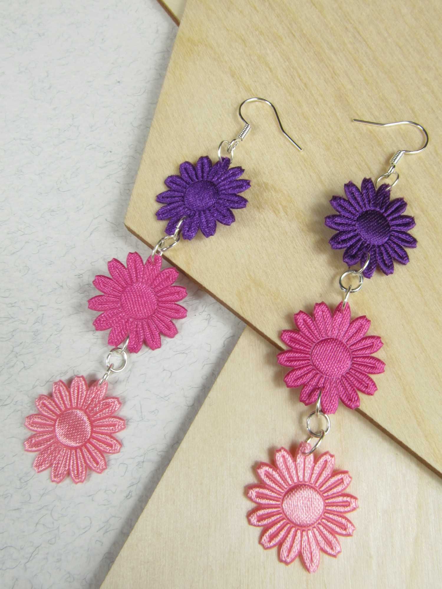 Kolczyki kwiatki satynowe folklor fioletowy różowy handmade