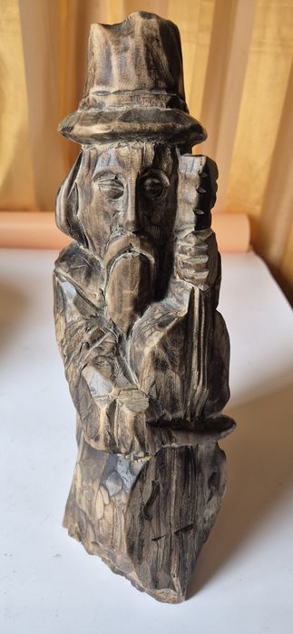 Piękna stara sygnowana rzeźba ludowa sygnowana grajek 33 cm