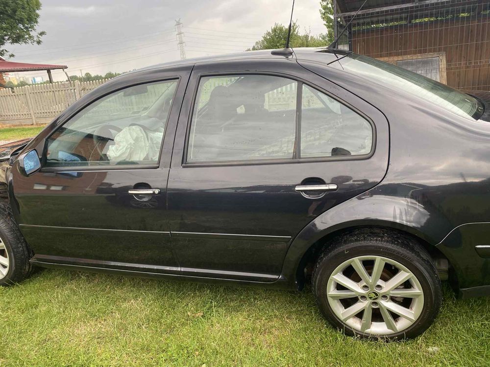 Uszkodzony samochód Volkswagen Bora 2002 1.9 TDI