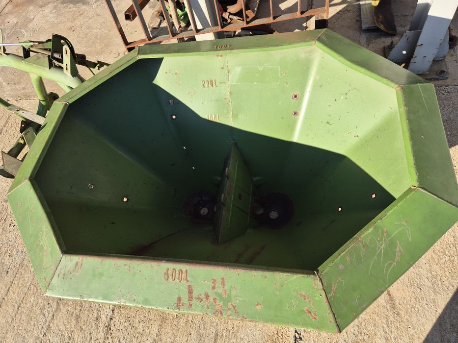 Zbiornik rozsiewacza Amazone ZA-F 402 / Super stan