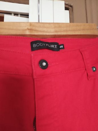 Czerwone jeansy damskie