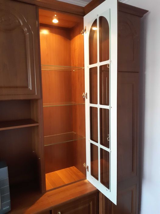 Стінка з підсвіткою до вітальні