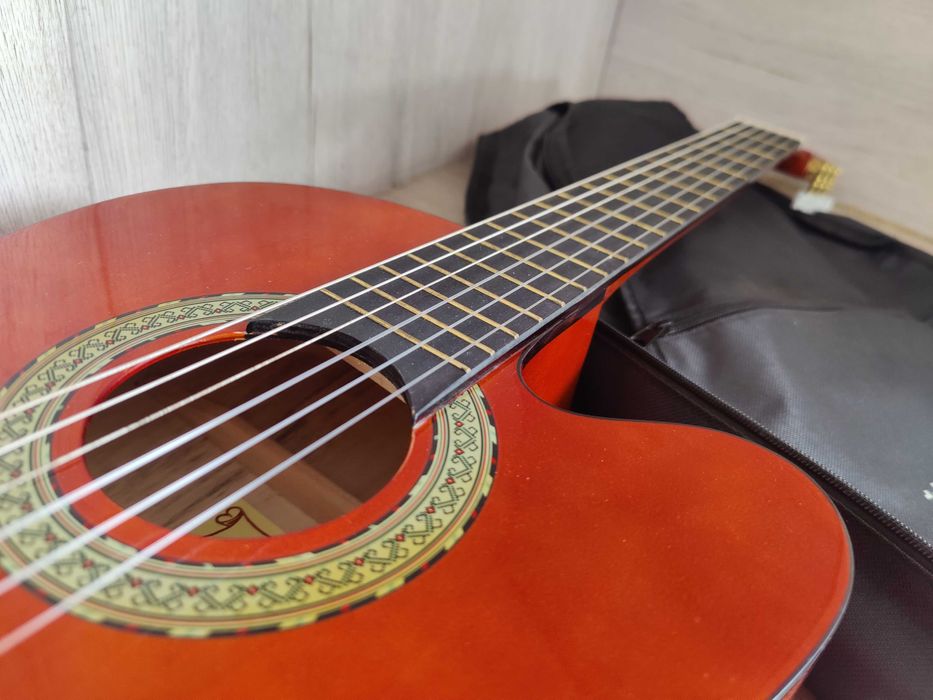Классическая гитара Maxtone CGC-3910C