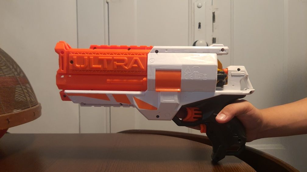 Nerf (Ultra 2) a pilhas, automática