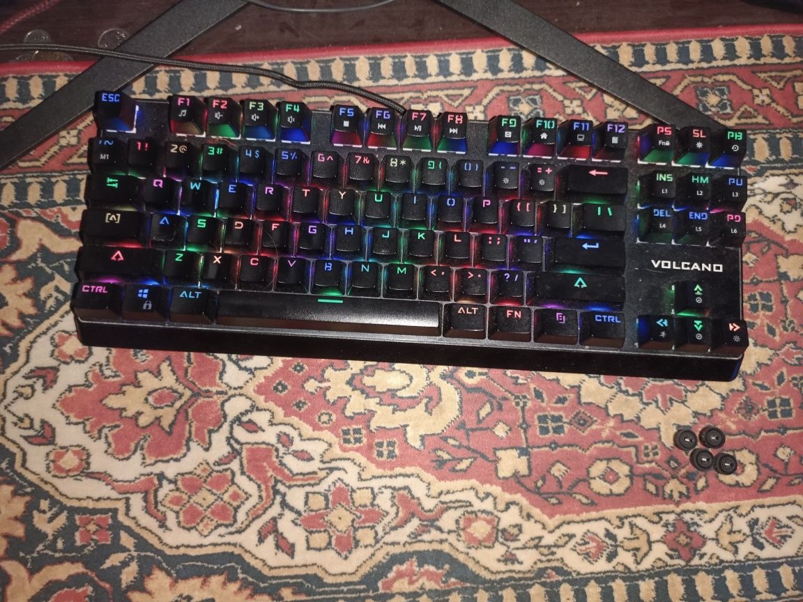 Komputer stacjonarny oraz monitor  RTX 4060Ti/AMD Ryzen 5 5600