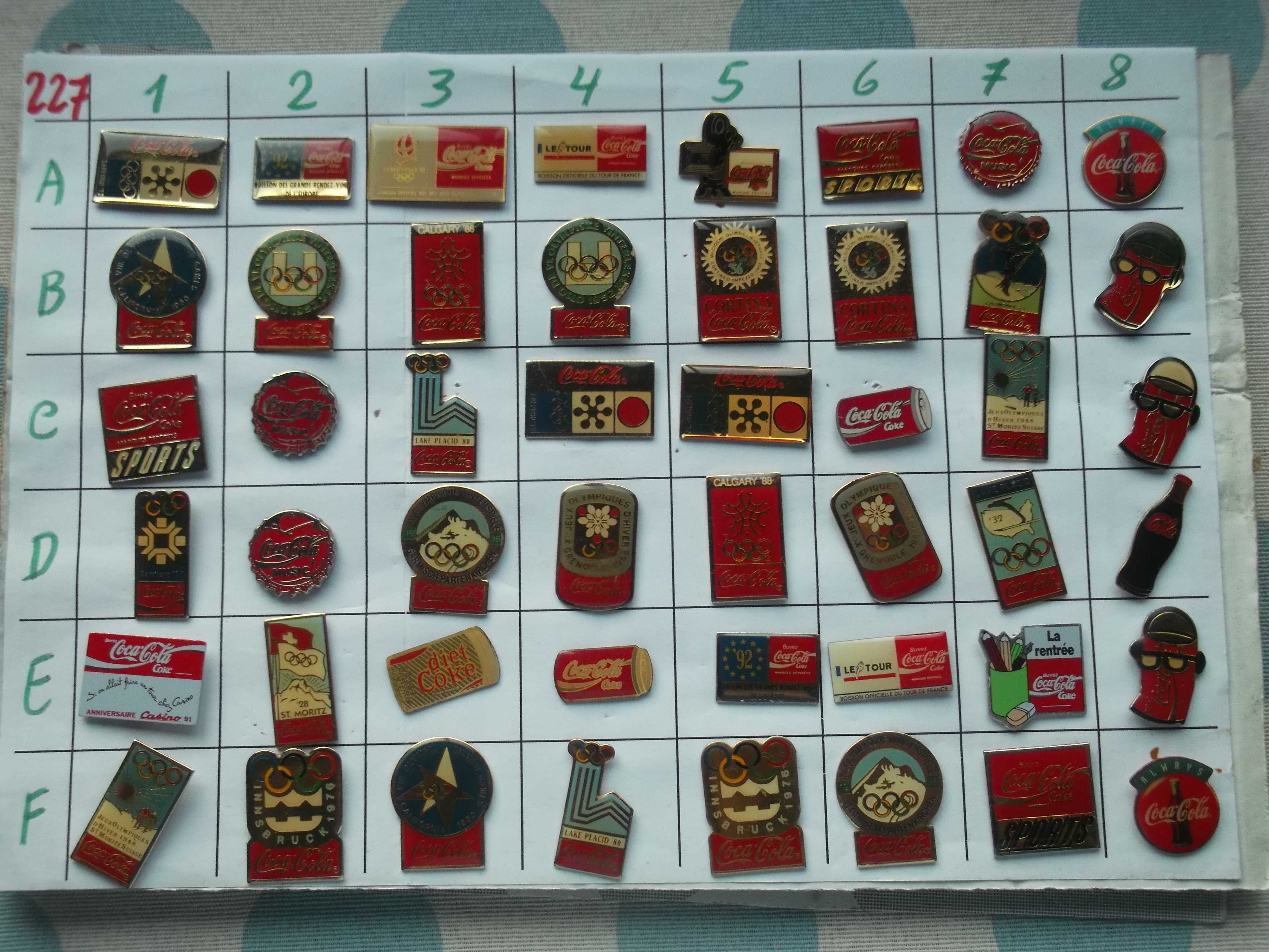 Pins da Coca Cola entre outros