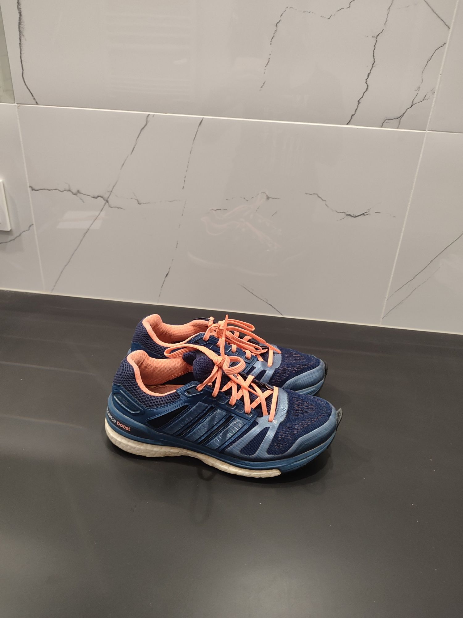 Granatowe buty Adidas Supernova 38