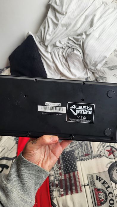 Controlador Midi 25 teclas ALESIS V mini