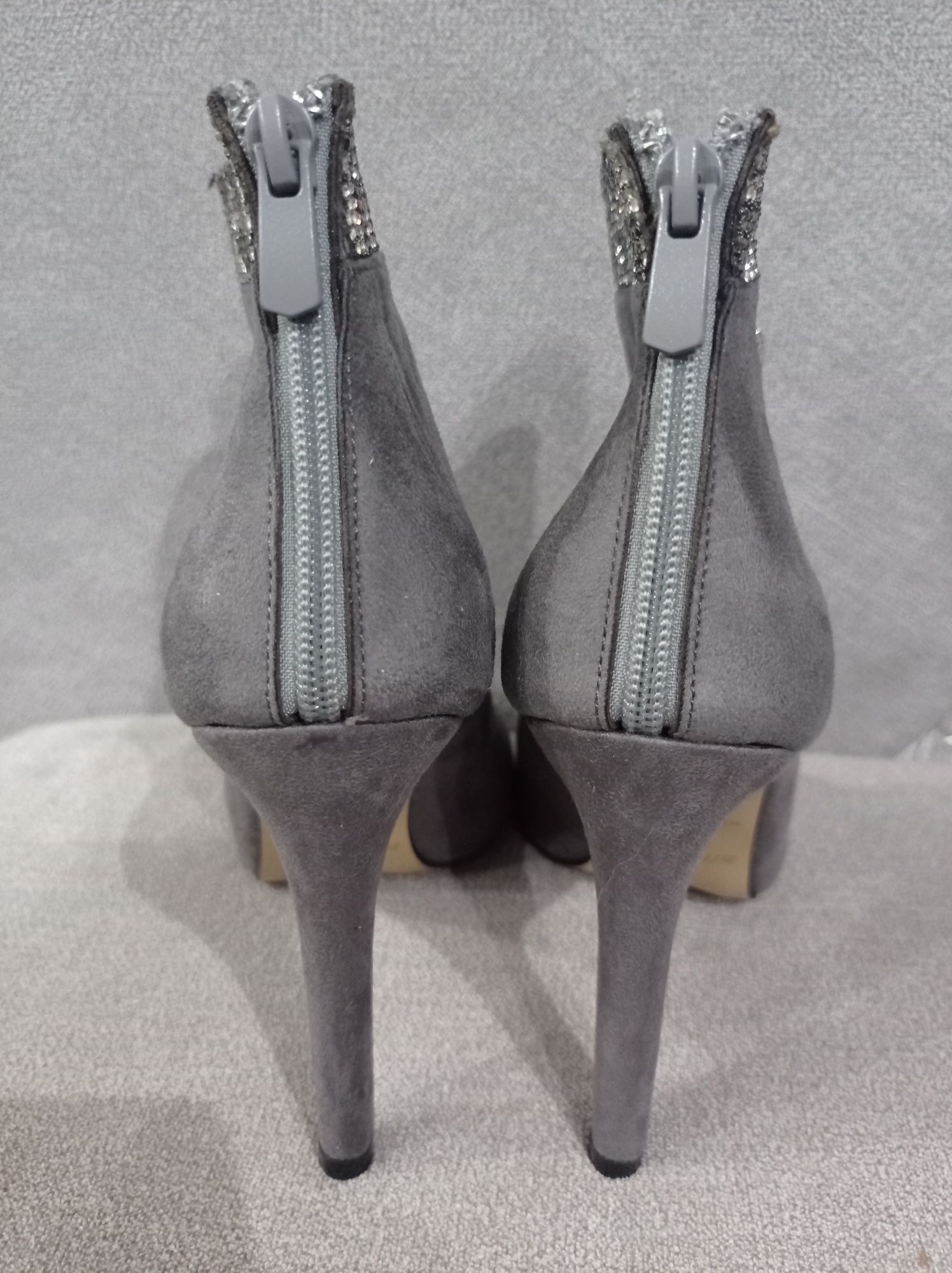Wyprzedaż Versace 36,38 szare buty na obcasie cyrkonie srebrne czarne