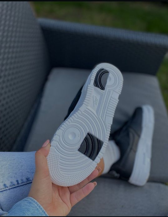 Кросівки, кеди жіночі