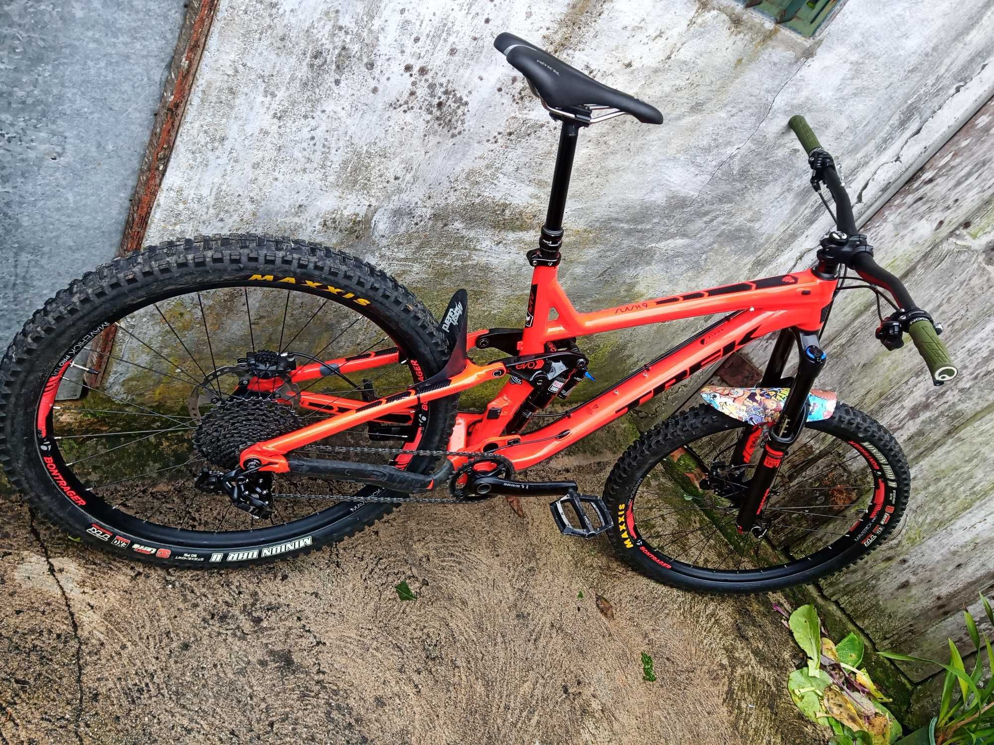 Bicicleta doble suspensão 27,5 semi-nova