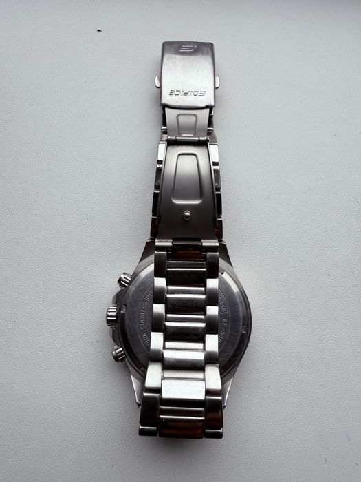 Продам часы касио эдифайс