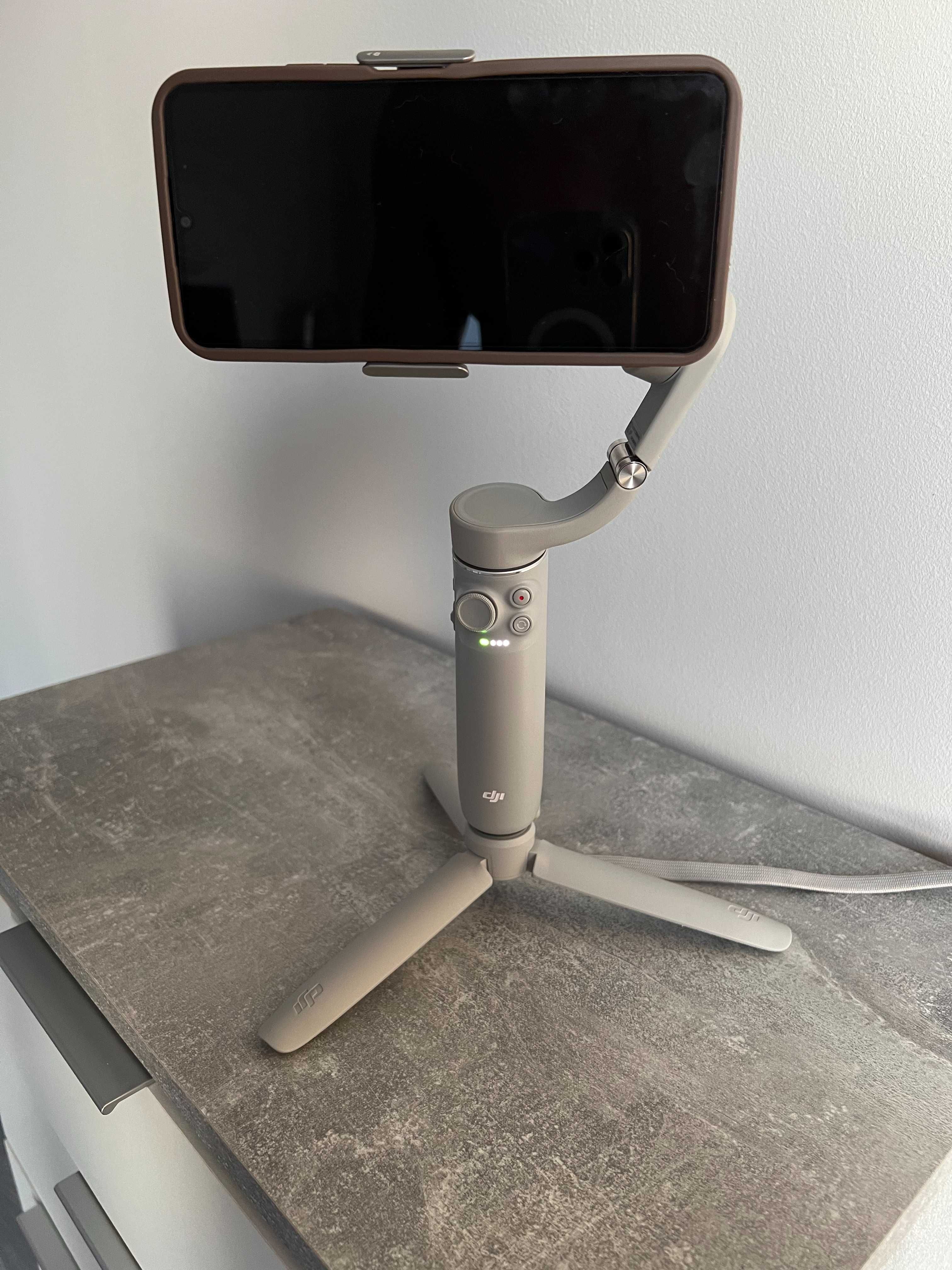 DJI Osmo Mobile 5 (Gimbal/Estabilizador)