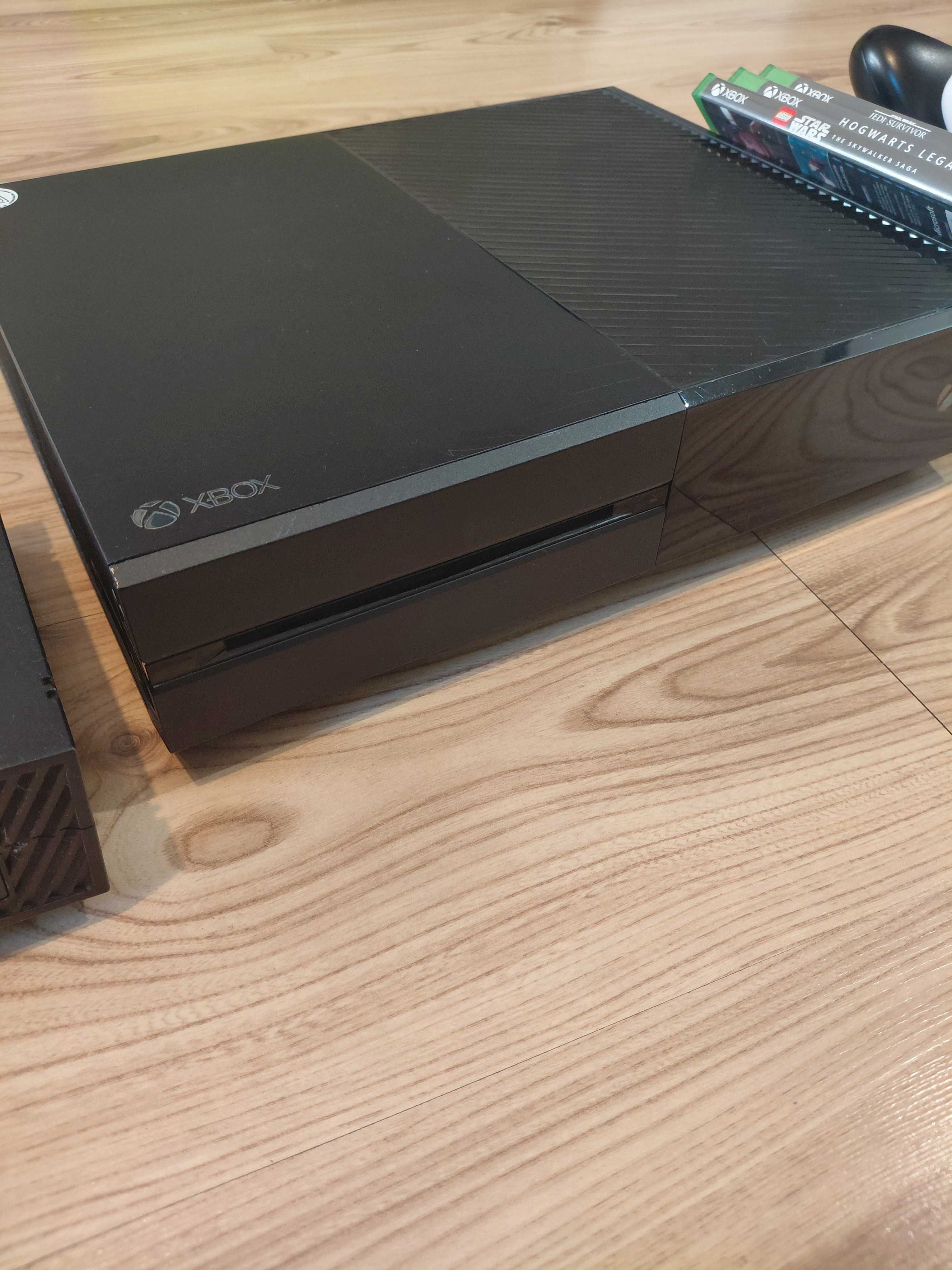 Xbox One 1TB, 2 pady z ładowarką, 3 gry