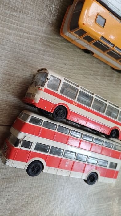 Autobus trolejbus ikarus zabawka 4 sztuki kolekcja