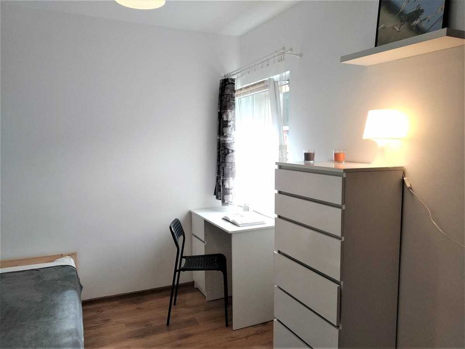 Wynajmę pokój zamykany na klucz, w bloku na parterze, bezpośrednio