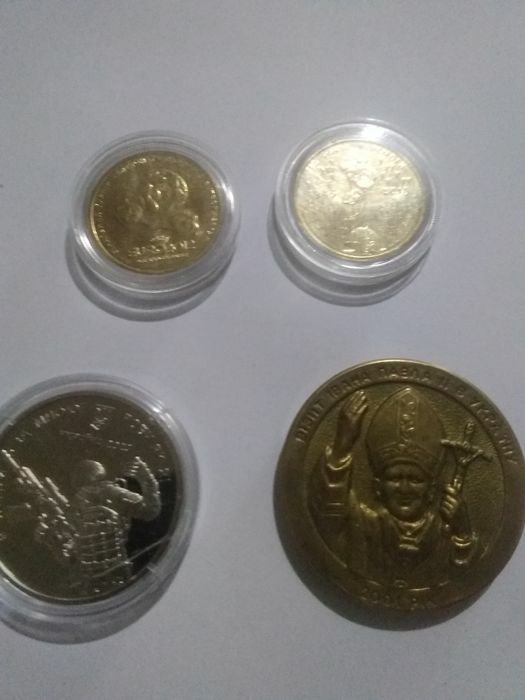 Продаються монети і банкноти украіни