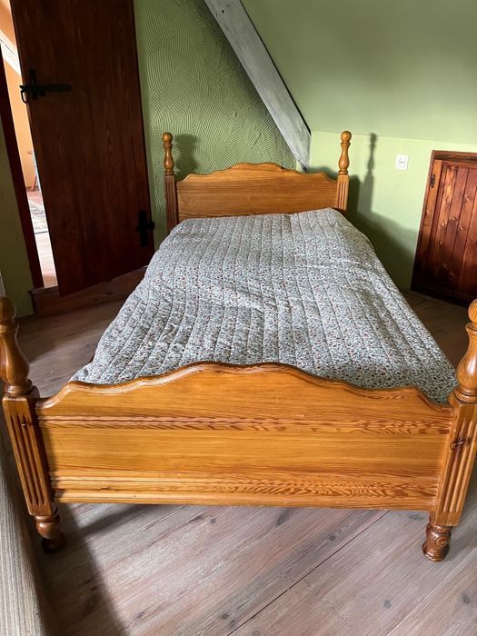 Lóżko drewniane ,solidne 100cm na 200 cm
