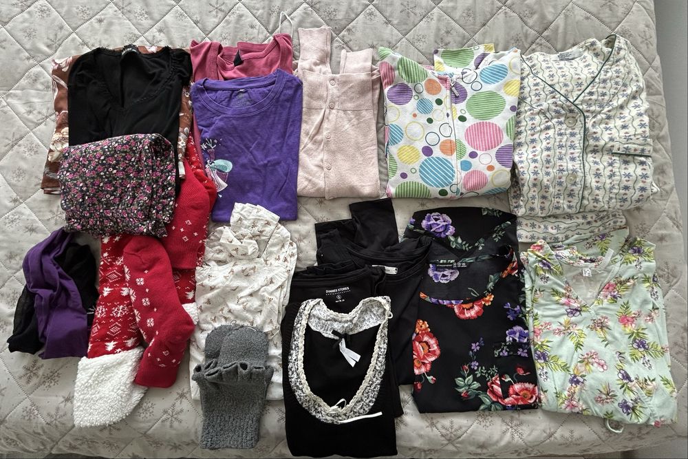Mix ubrań dla kobiety w rozmiarze M, bluzki, bluzy, sukienki, piżama
