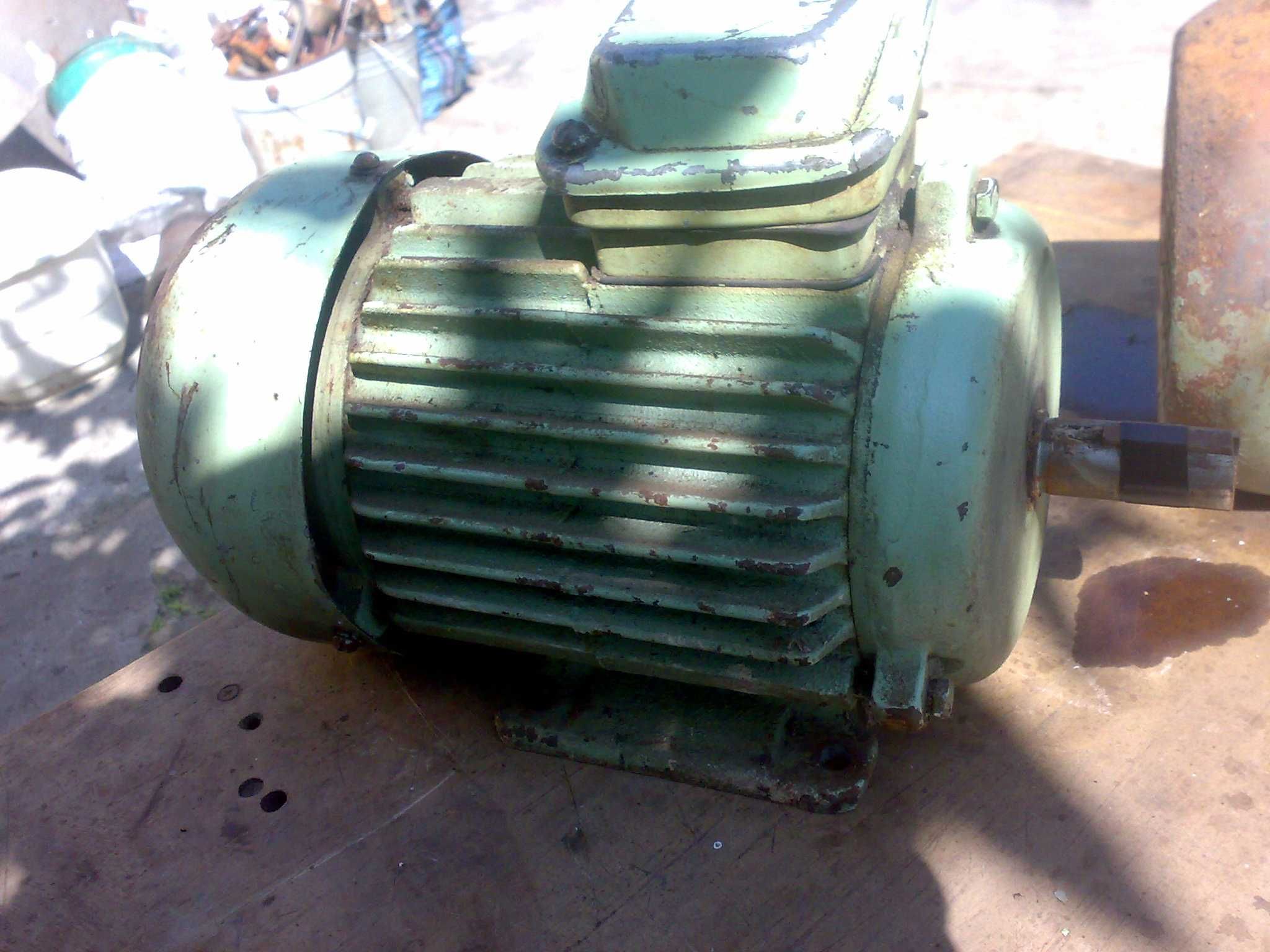 Электродвигатель 1.5 квт 1500 и 2880 об мин.тип 4 ам 80 уз.