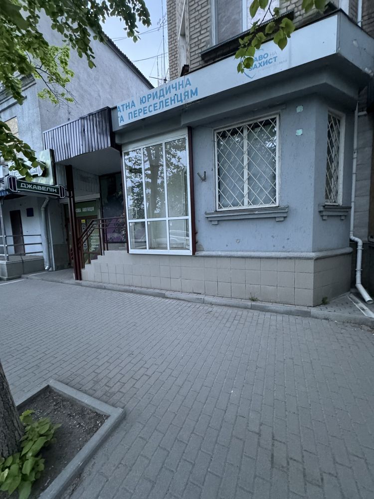 Сдам помещение в центре Славянска  возле ГОВД  65м+70м раздельные вход