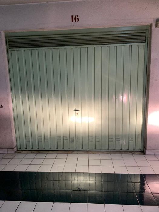Aluga-se Garagem Box