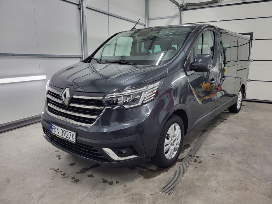 Wypożyczalnia wynajem busa 9 osobowego Renault Trafic manual automat