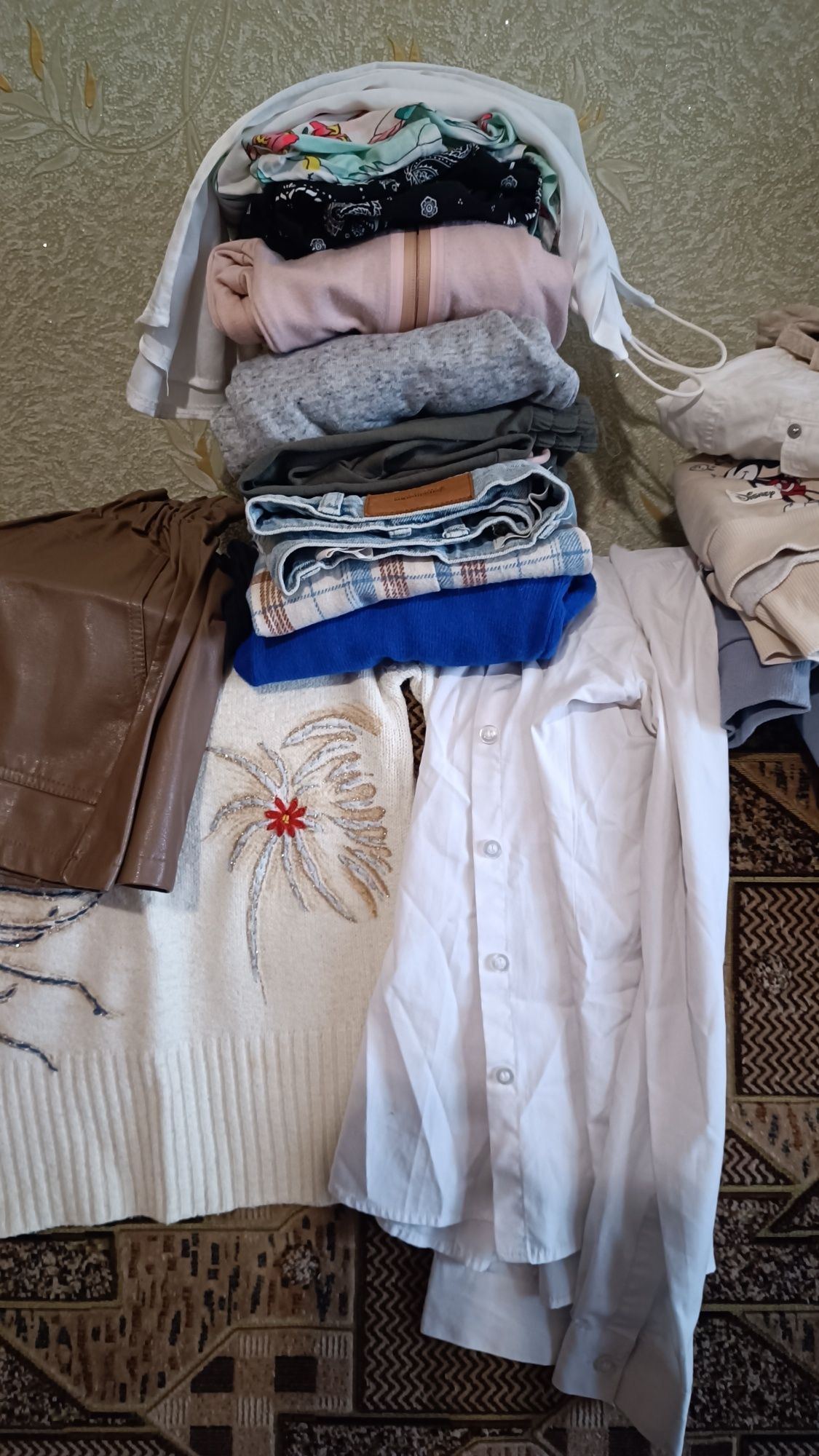 Продам вещи фирменные два пакета