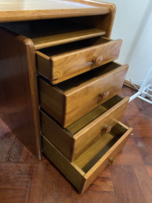 Secretaria madeira macica Cerne em optimo estado