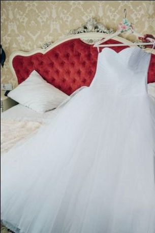Прокат/продаж! Чарівне та стильне! Дуже гарне біле весільне плаття!