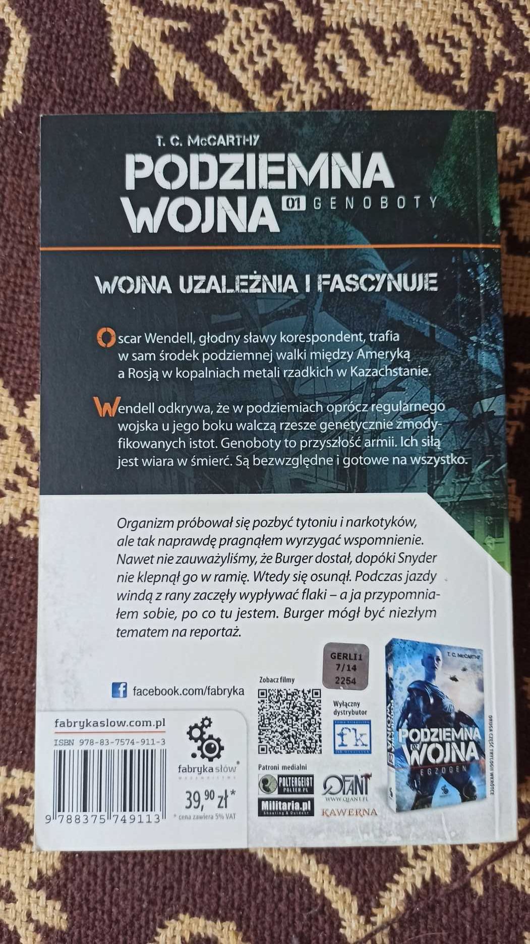 Książka T. C. McCarthy - "Podziemna wojna 01 genoboty"