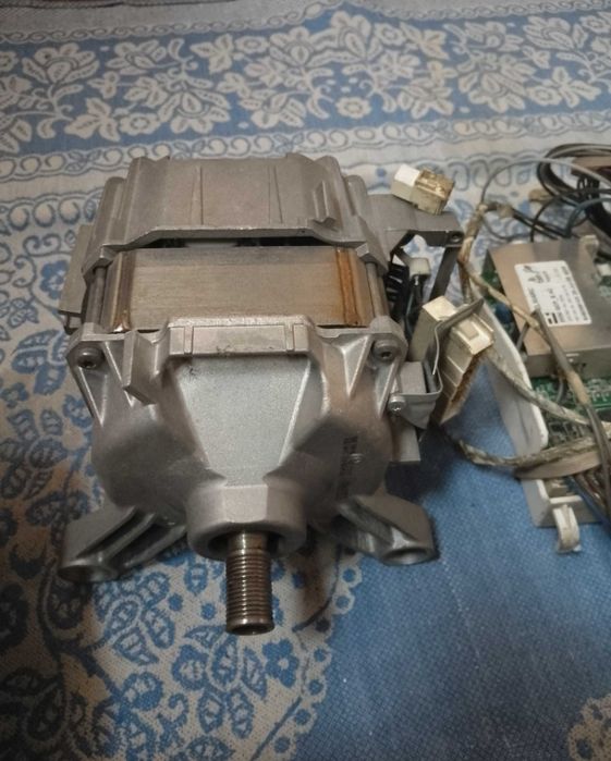 Мотор  на  стиральную машину Whirpool