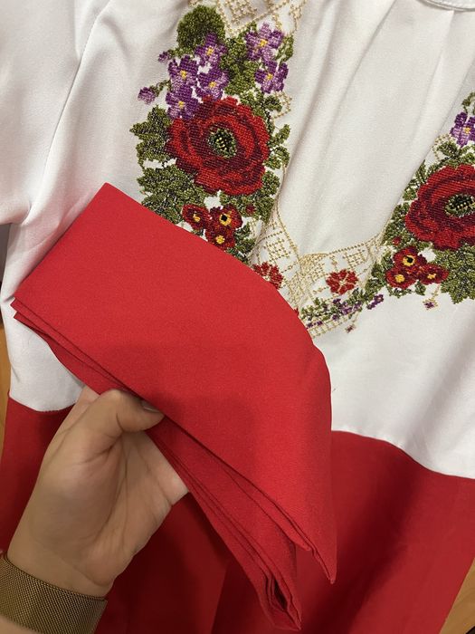 Вишита жвноча сукня