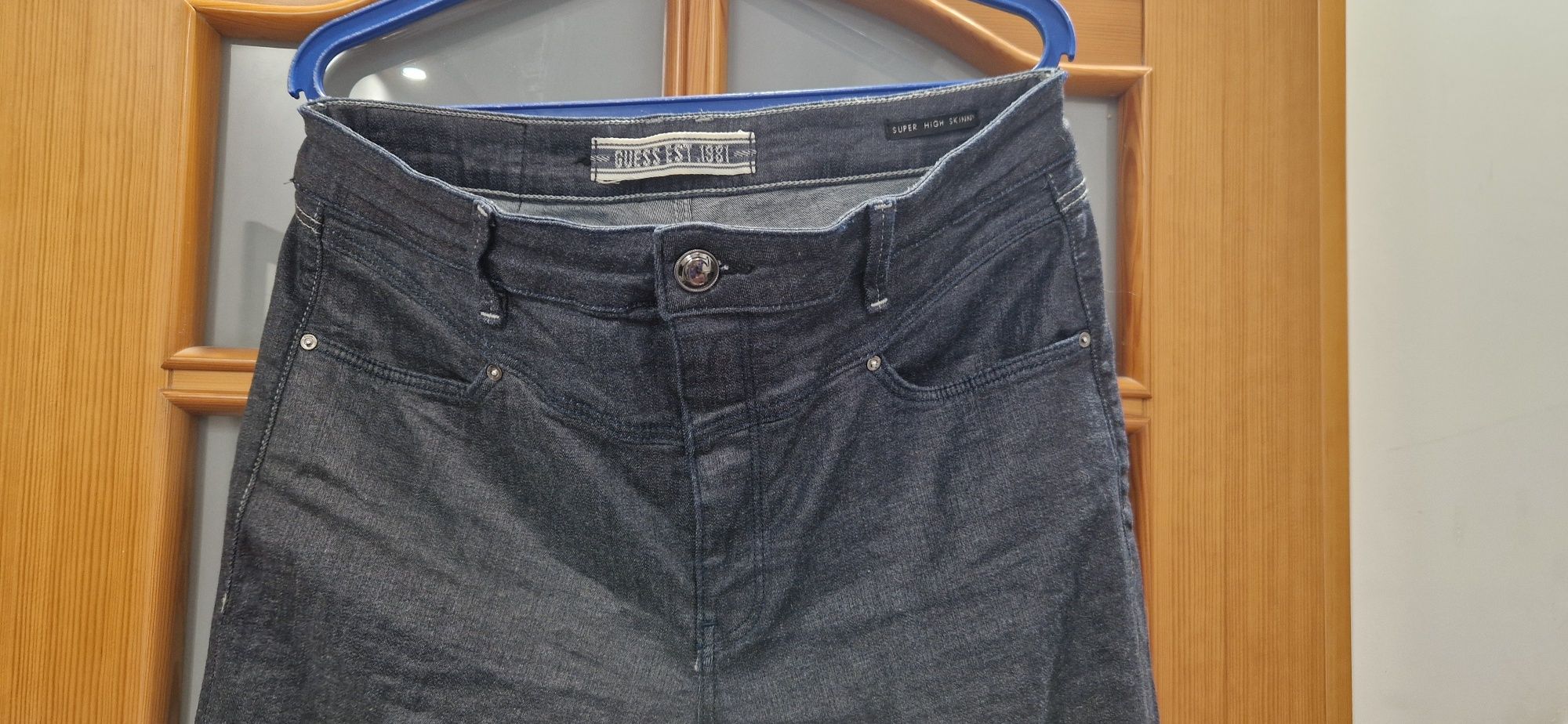 Guess skinny fit model woskowane czarno grafitowe jeansy rozmiar 32