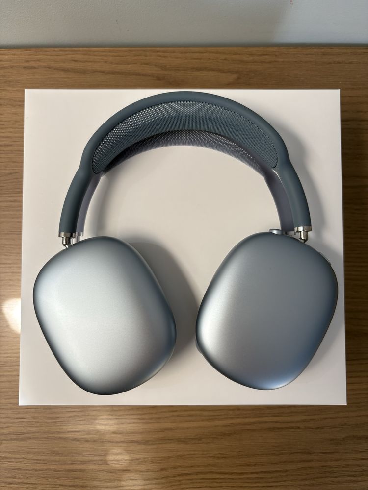 AirPods Max USB-C w kolorze niebieskim niemal nowe