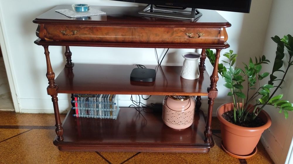 Mesa de TV em Nogueira