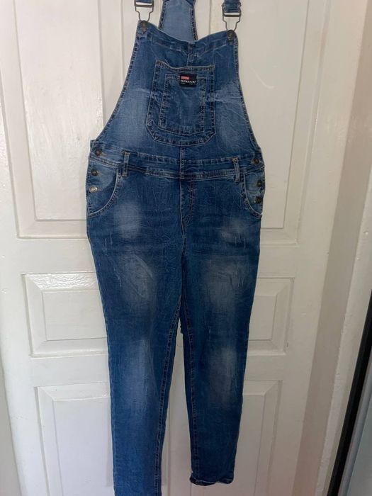 Жіночий комбінезон