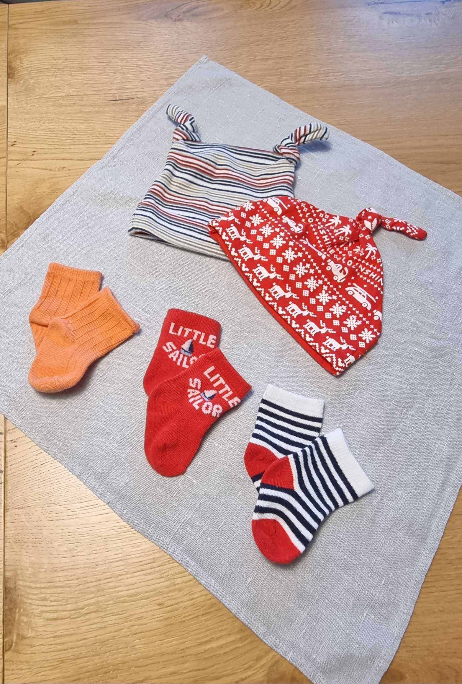 Zestaw H&M Czapka 2x + skarpety 3pary Czapka świąteczna czerwona