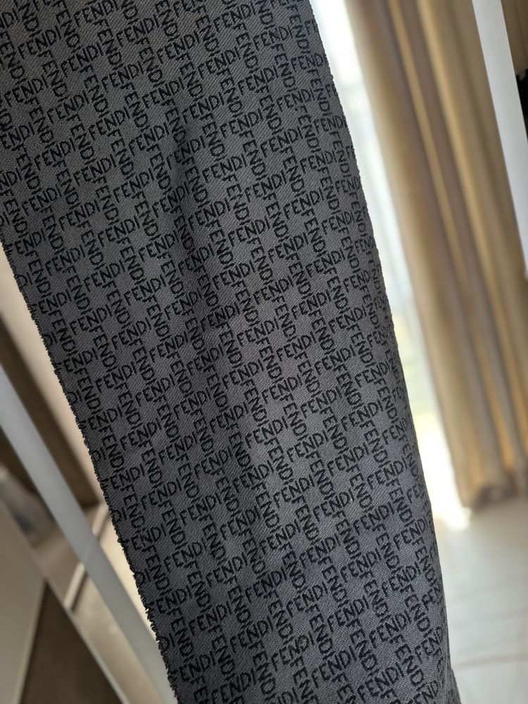 Монограмний шарф Fendi, оригінал