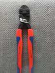 KNIPEX CoBolt
Kompaktowe szczypce tnące przegubowe 200 mm